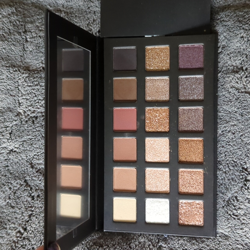 LORAC Pro Noir Palette